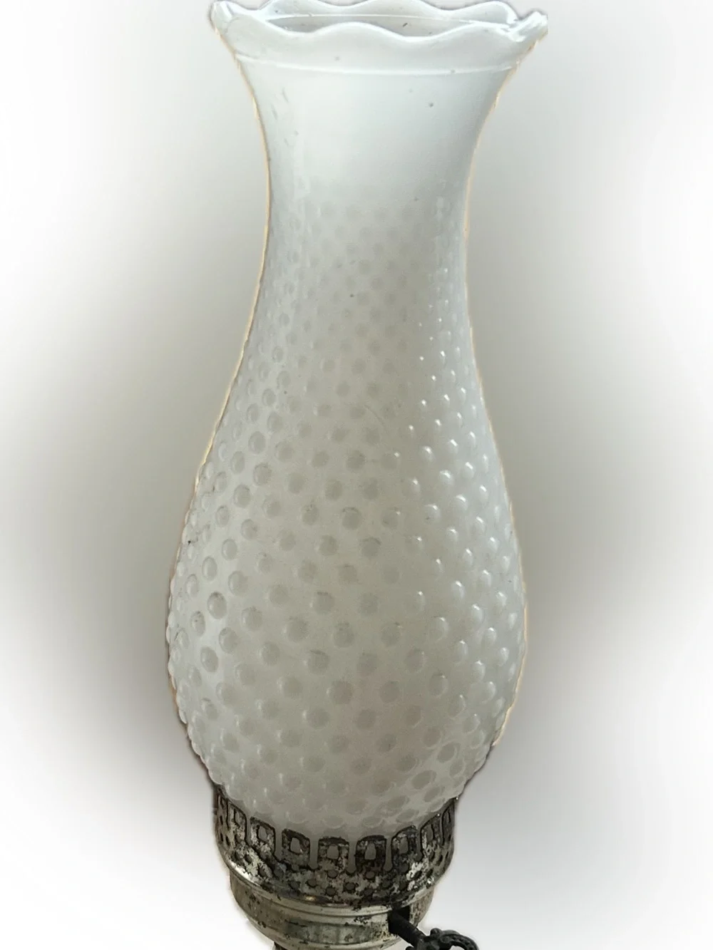 Vintage White Hobnail Milk Glass Table Boudoir Lamp 13.5” Cottagecore